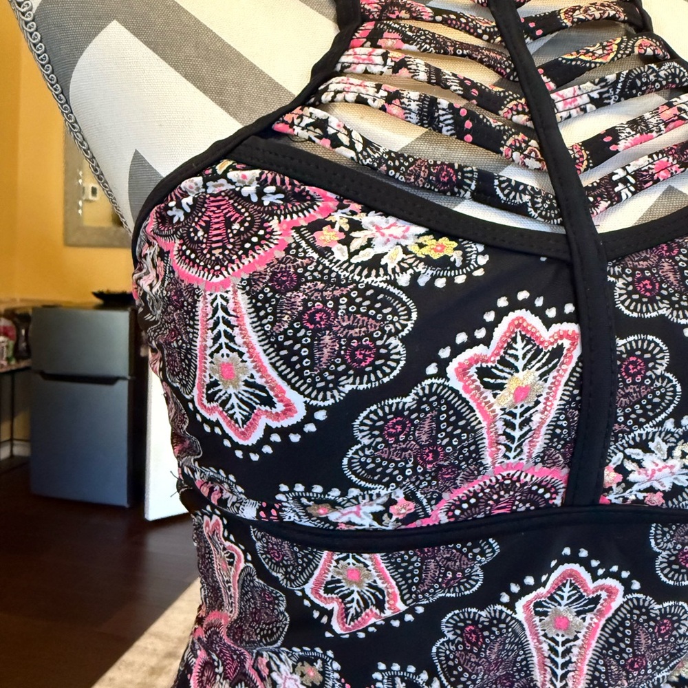 Arizona Jean Company Women’s Black and Pink Bikini - Picture 3 of 13